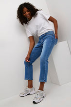 Load image into Gallery viewer, KAsinem Jeans Cropped