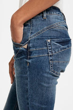 Load image into Gallery viewer, Amalie Jeans Shape fit